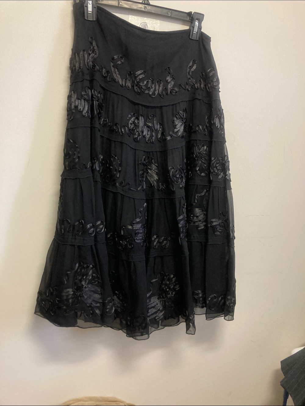 DSTUDIO/Black Tiered A-Line Maxi Skirt with Floral Appliqué